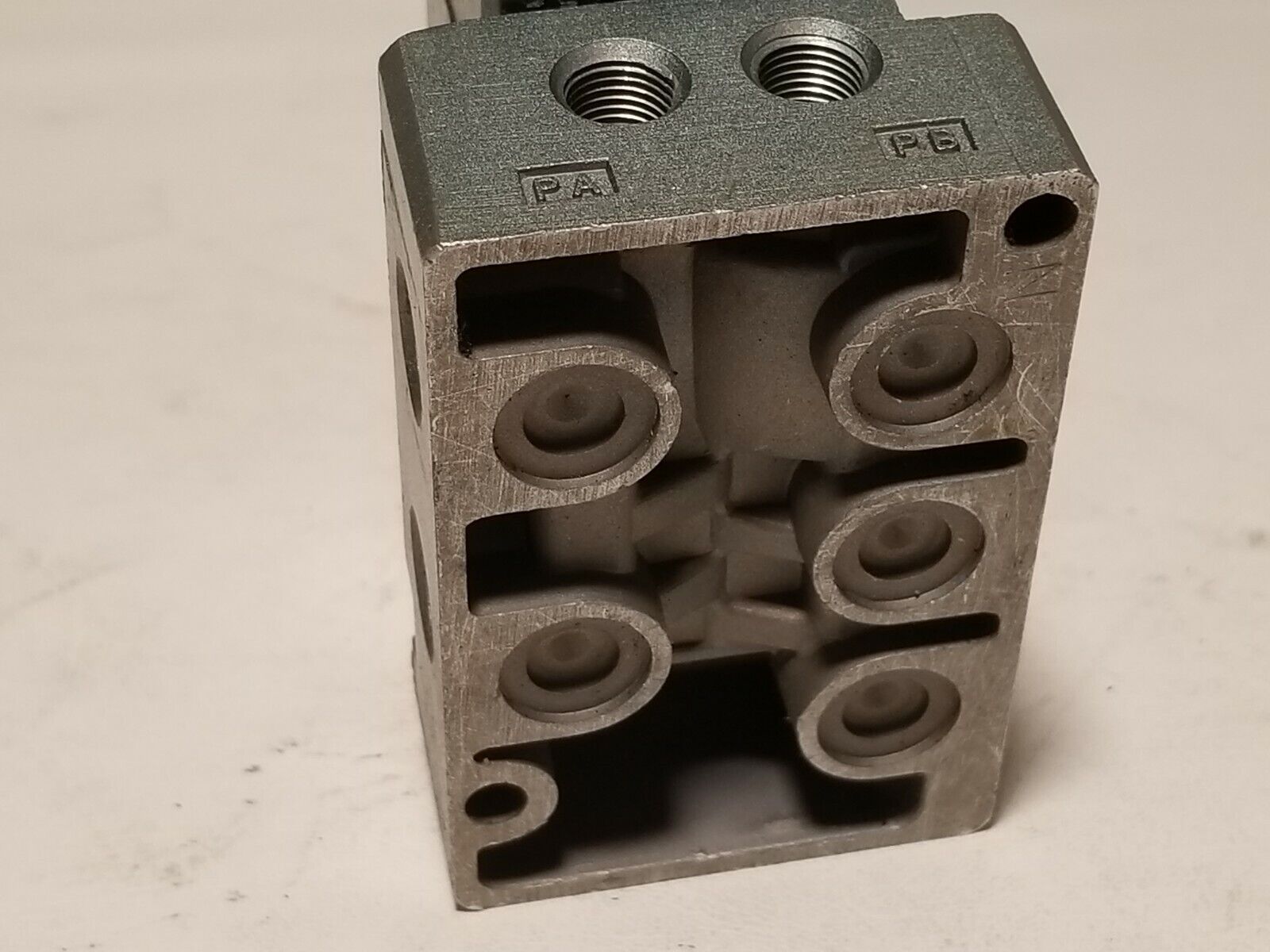 SMC Pneumatics directional air valve NVSH4214-000