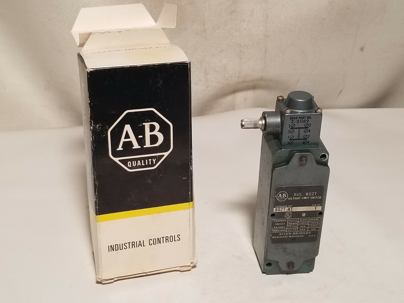 Allen-Bradley oiltight limit switch 802T-AT, series 1, NEMA A600