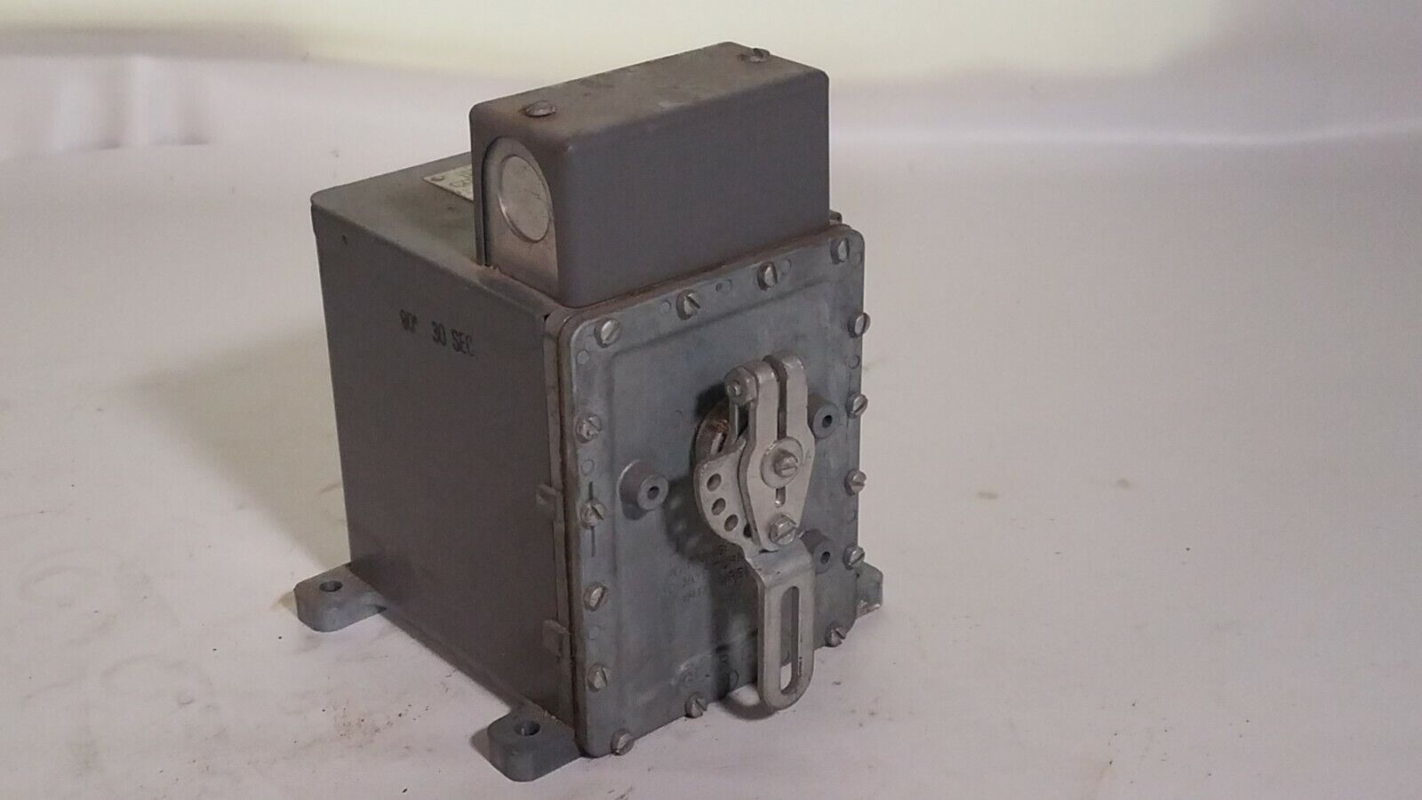 Honeywell Modutrol Motor M904E 1051 3, 24 V, 60 cycles, 17 Watts