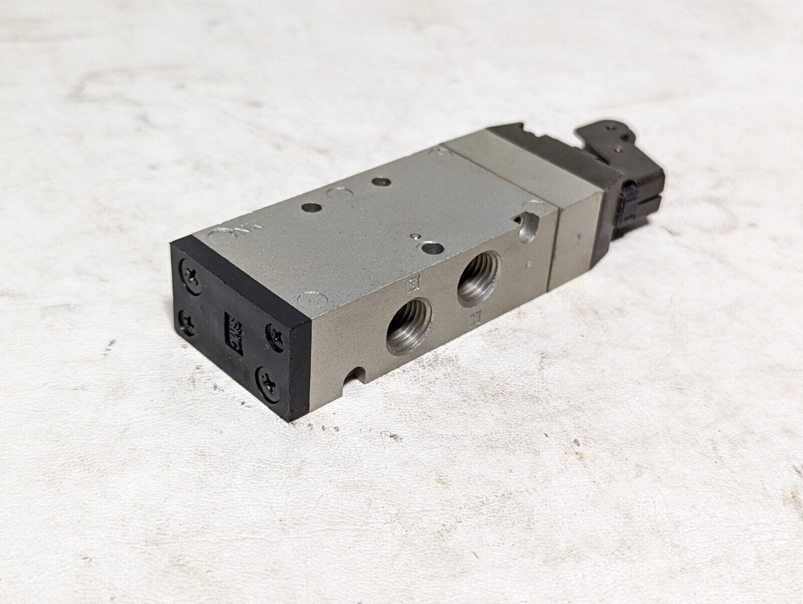 SMC NVFM250-N02-018 air valve, oper. press. 0-140PSIG