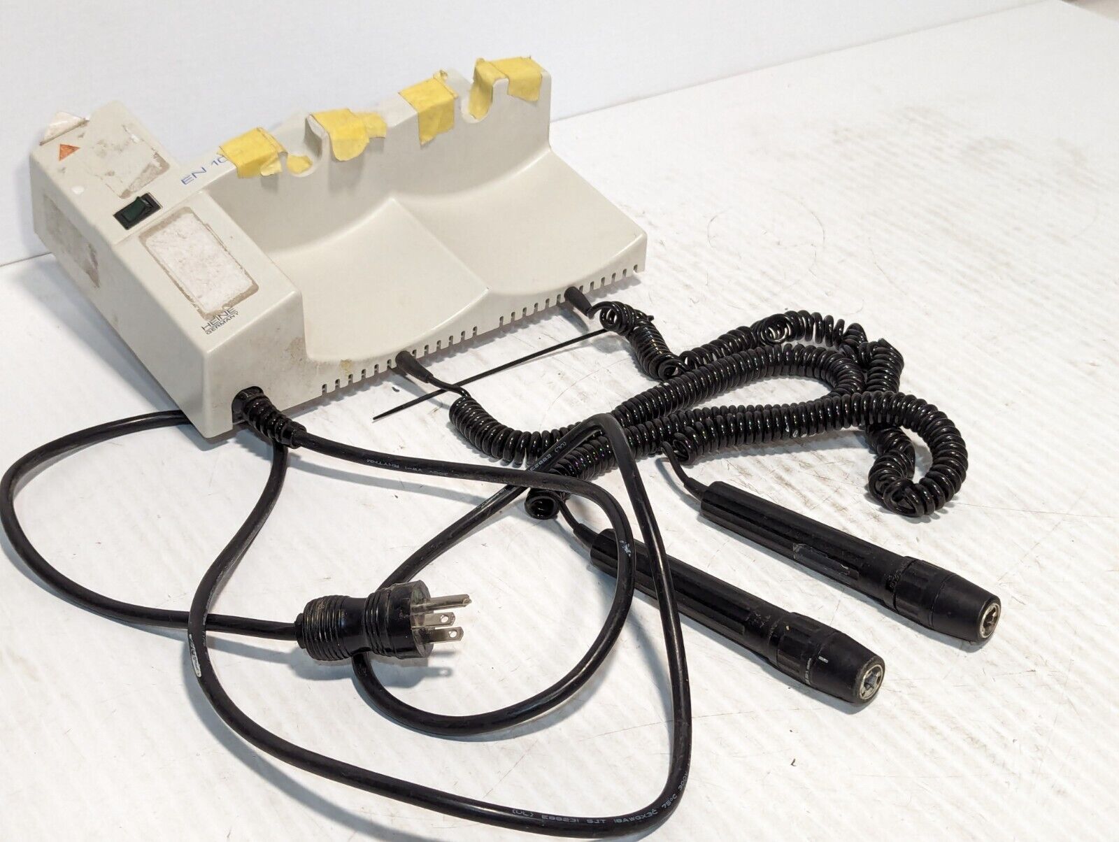 Heine EN100 wall transformer with otoscope and opthalmoscope, no heads, BROKEN