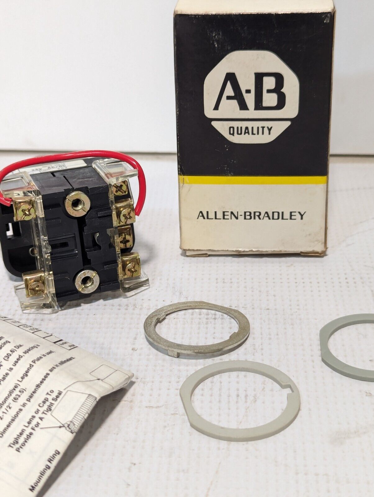 Allen Bradley 800T-QT24A Lighted Illuminated LED Push Button 24V - Free Shipping