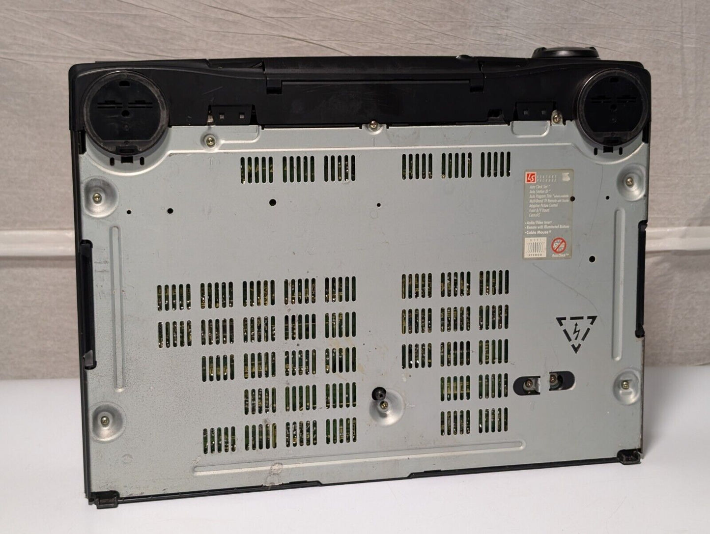 Sony SLV-940HF VCR-Plus Hi-Fi Stereo VHS VCR, Flying Erase Head, No Remote