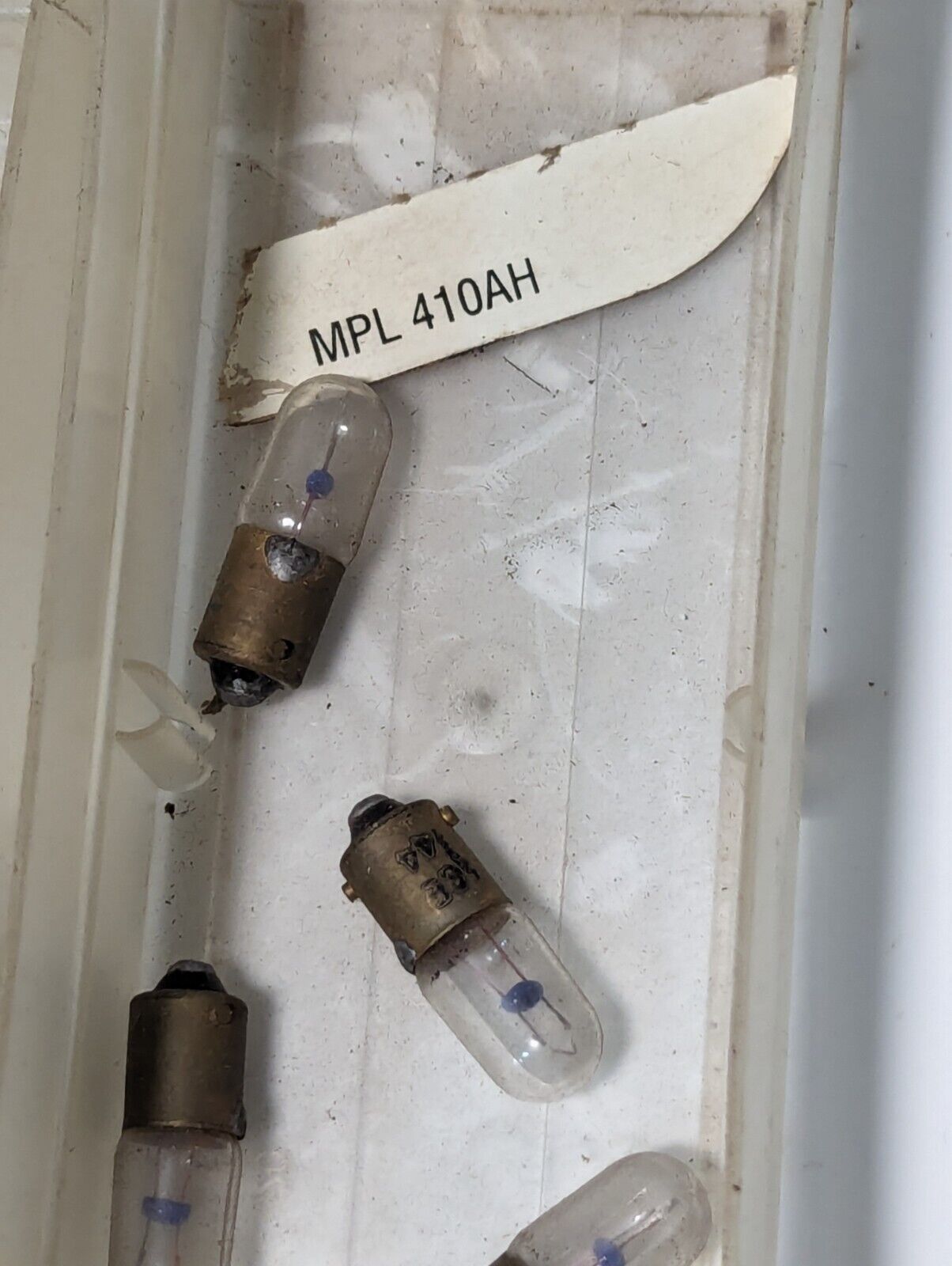 Large lot of assorted small light bulbs: GE 387, KPR102, MPL 410AH, 60PSR, more