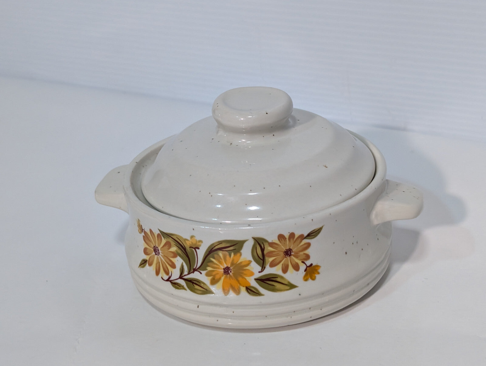 Vintage JMP Capri Bake Serve'nStore Stoneware Daisy Flowers, Pot Pie, Lid, Ladle
