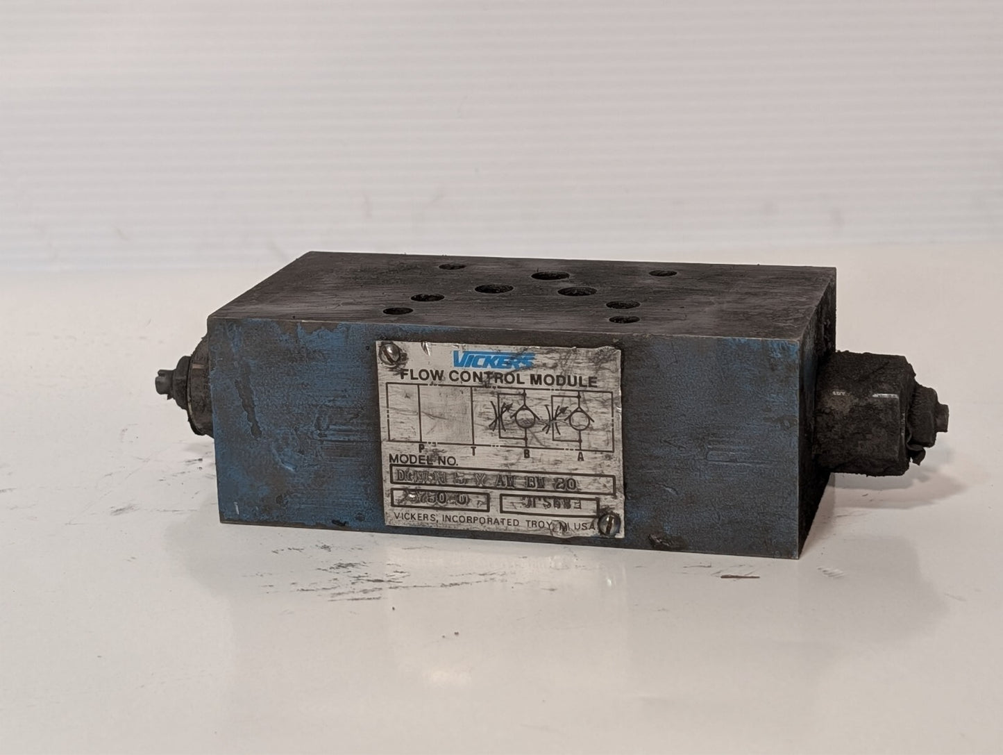 Vickers DGMFN 5 Y AW BW 20 Flow Control Valve