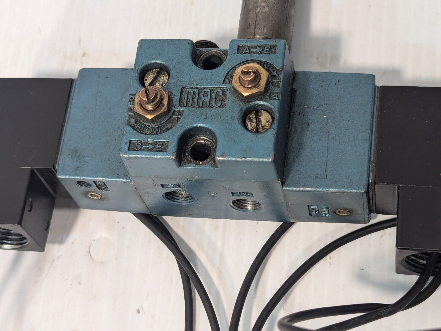 Mac 122C-11-PI-111CA Manifold with Dual PID-111CAAA Solenoid Valves, 110/120V