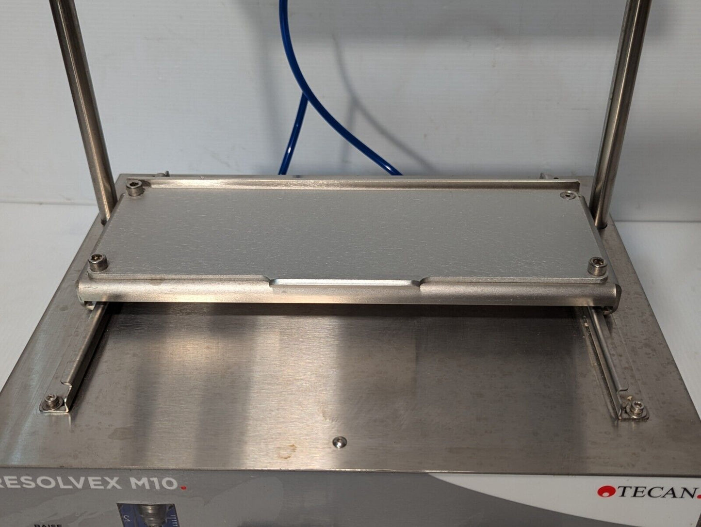 Tecan 289-0004 ResolveX M10 Manual Positive Pressure Processor, 48 Positions