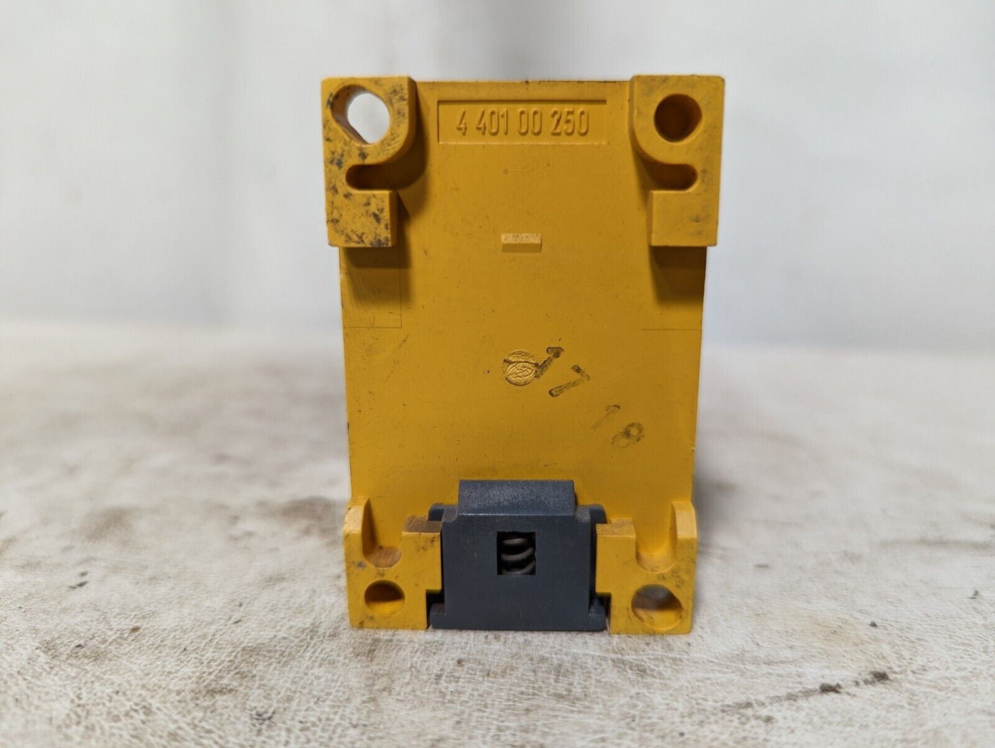 Lot of 2 Schiele 257121 ERN relays