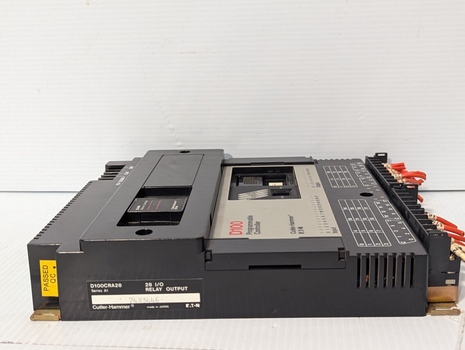 Eaton Cutler Hammer D100CRA28 D100 Programmable Controller 28-I/O PLC Module