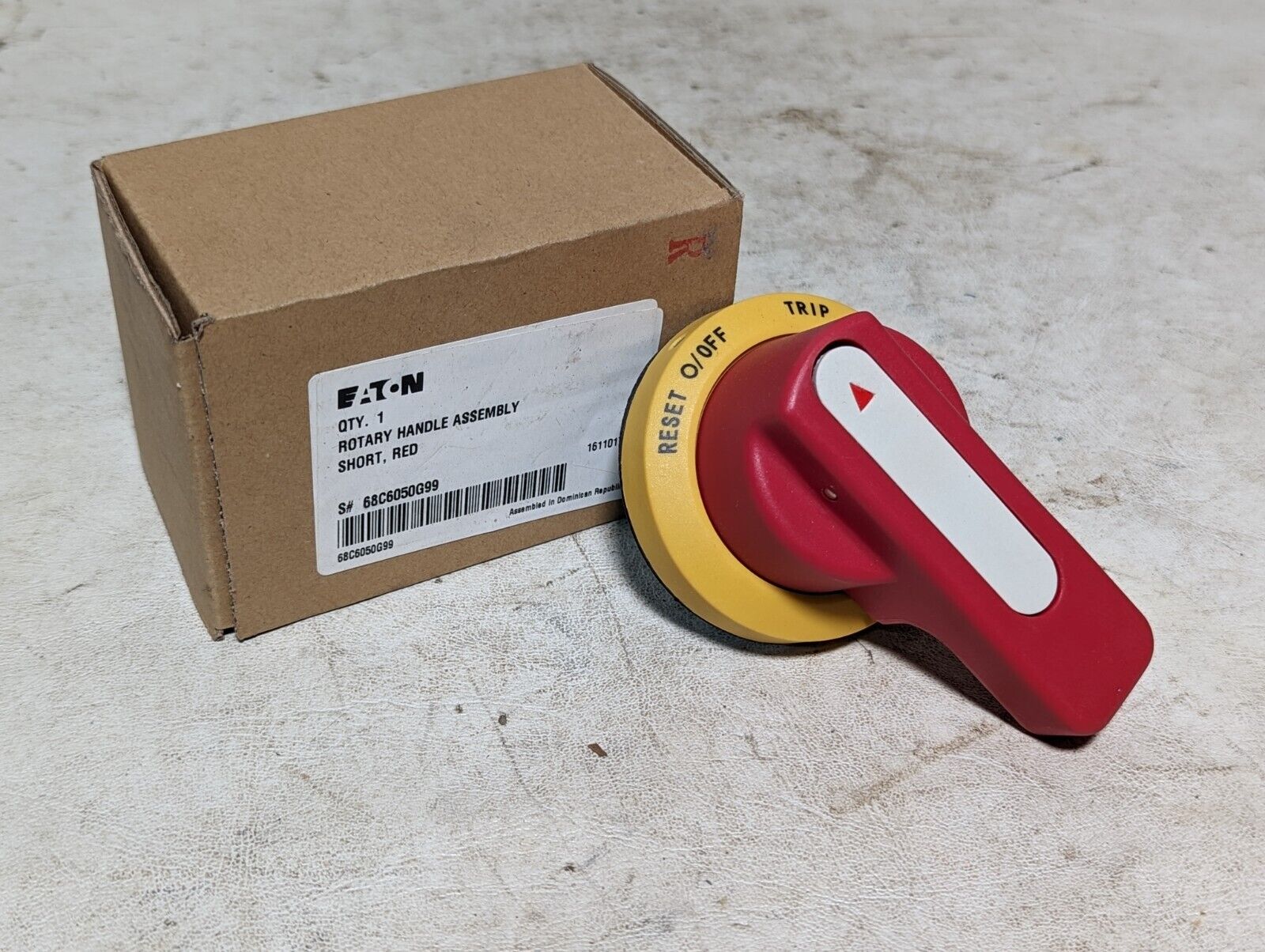 Eaton 68C6050G99 rotary handle assembly, short, red