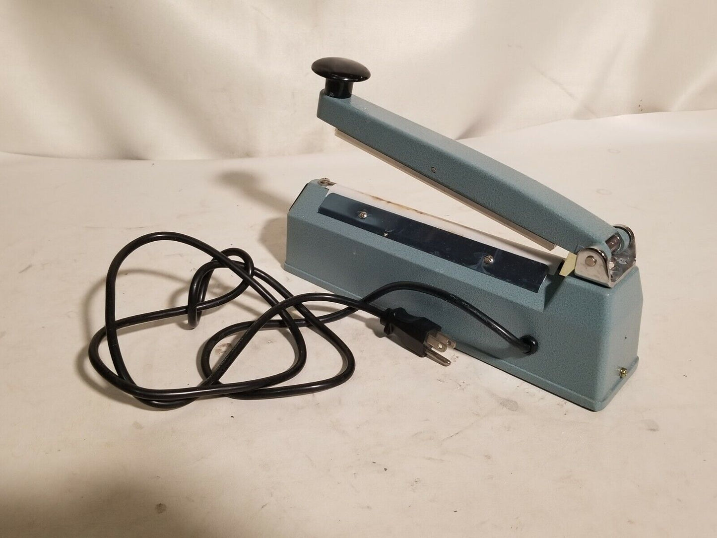 TEW impulse sealer TISH-200, 110-120VAC, 310-330W at impulse