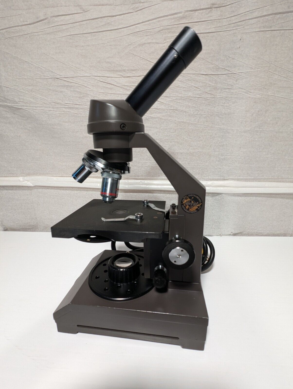 Swift Instruments Series 2240 Microscope 40x 10x & 4x Objectives