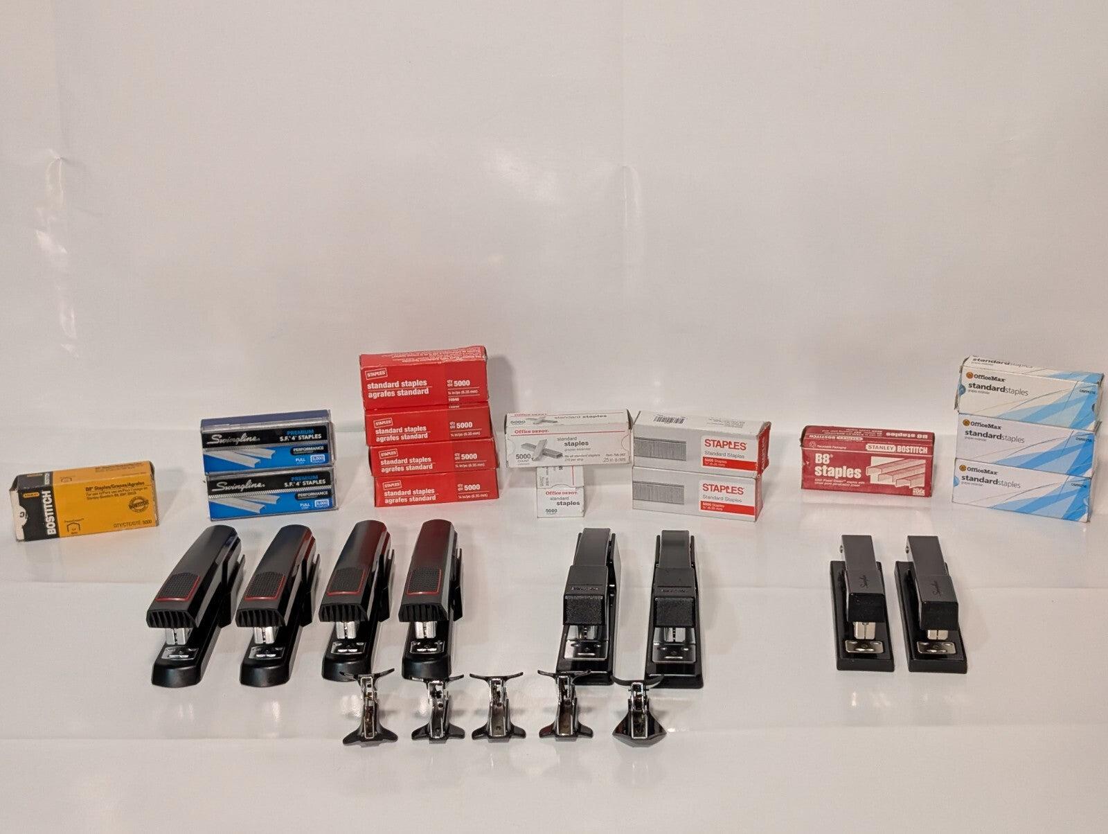 Staples Staplers Removers and Standard Staples, see photos