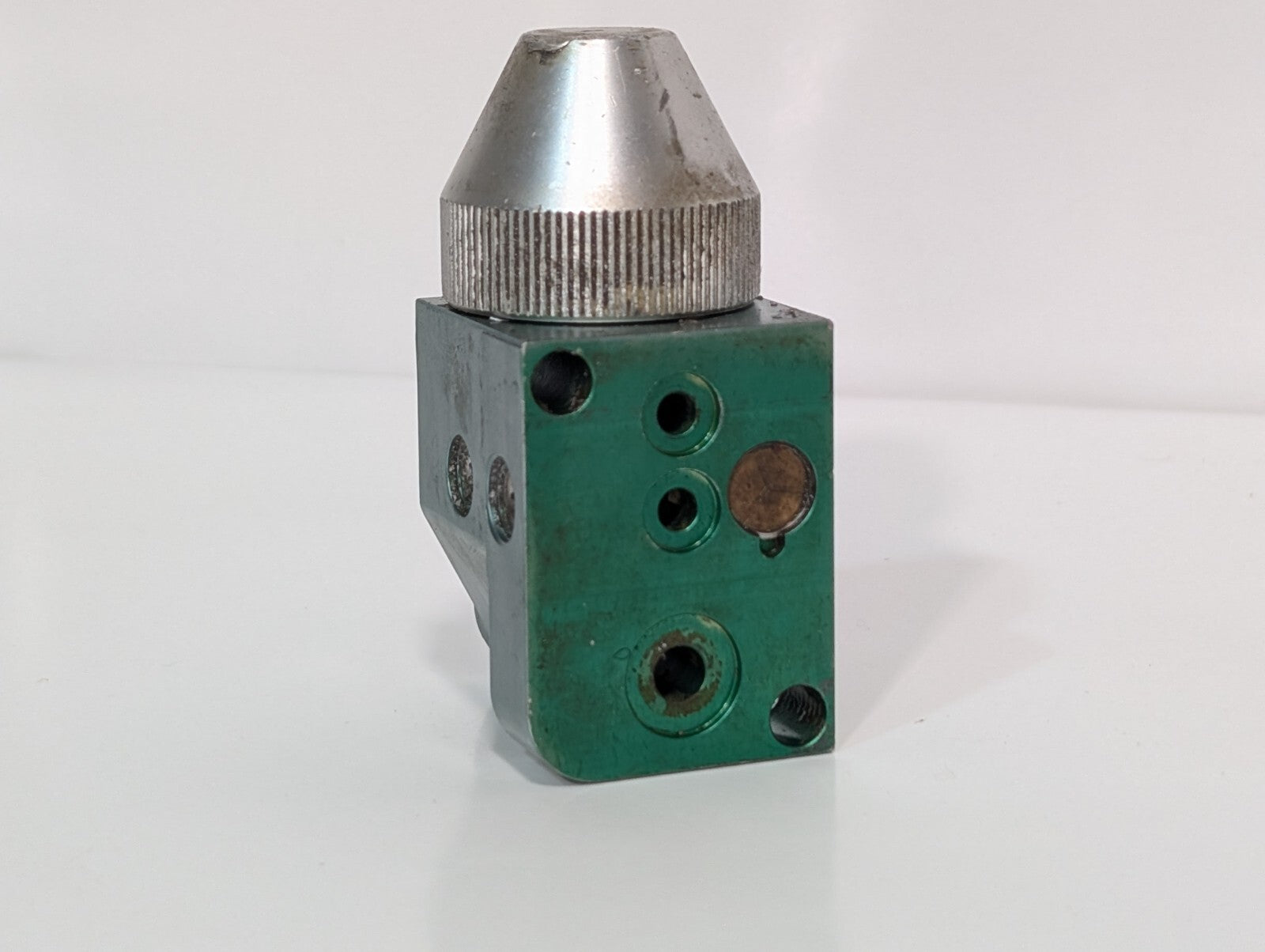 [8] Automatic Spray Valves (?) - unlabeled, identified with image search