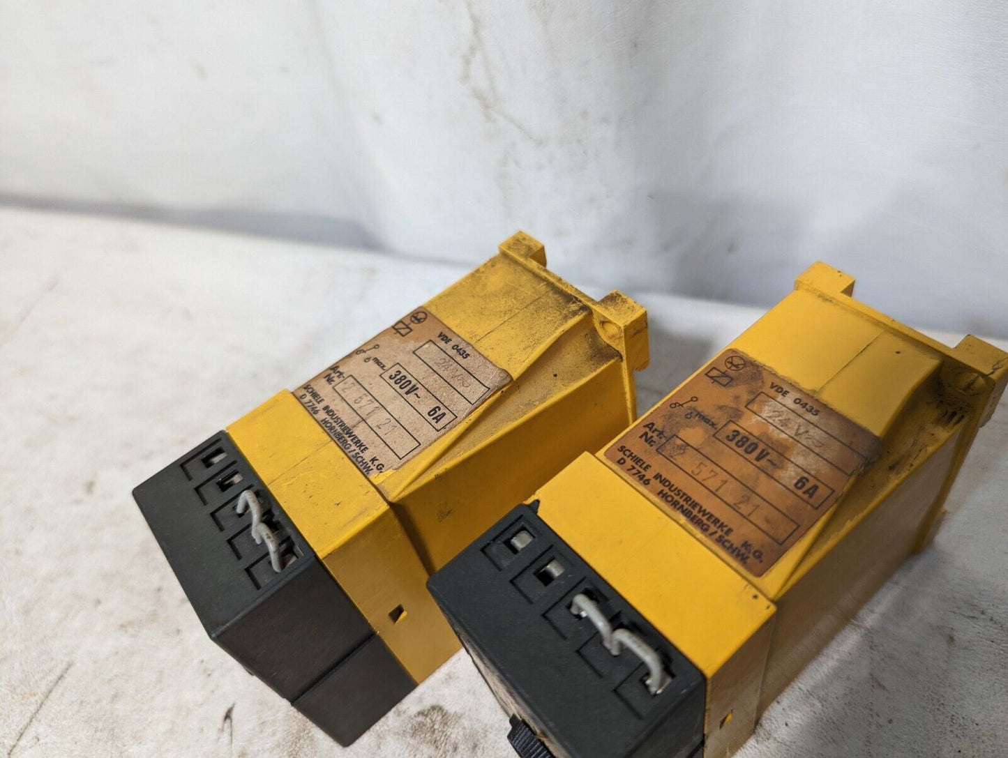Lot of 2 Schiele 257121 ERN relays