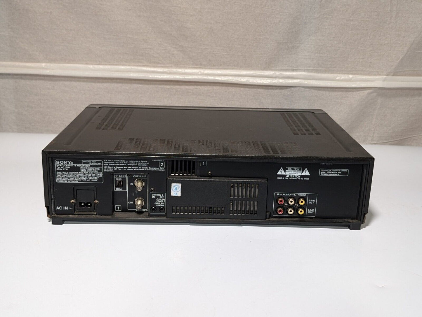 Sony SLV-940HF VCR-Plus Hi-Fi Stereo VHS VCR, Flying Erase Head, No power cord