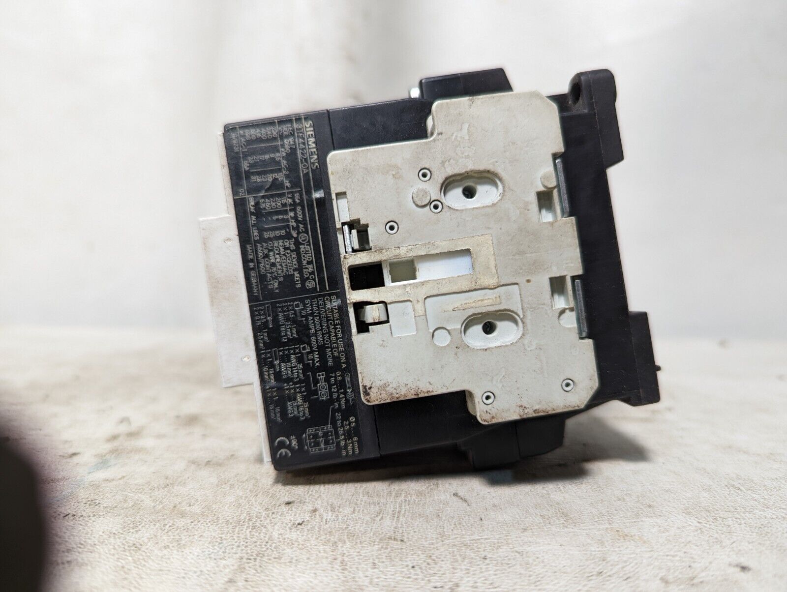 Siemens 3TF44 motor starter, 3TF4422-0A, 115-690VAC, 31HP max