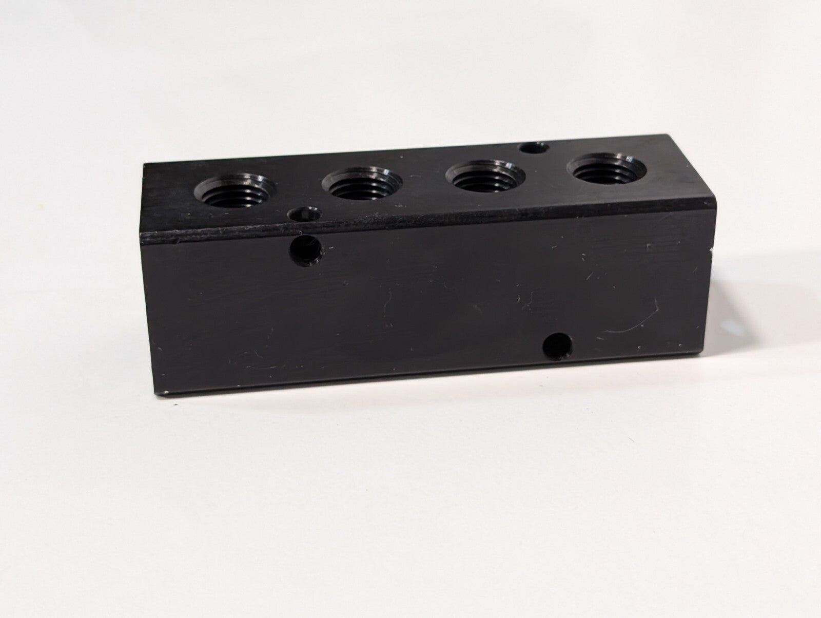 (4) Polyconn PCM20-250-04B Pneumatic Manifold 4x 1/4" NPT Out 3/8" NPT In