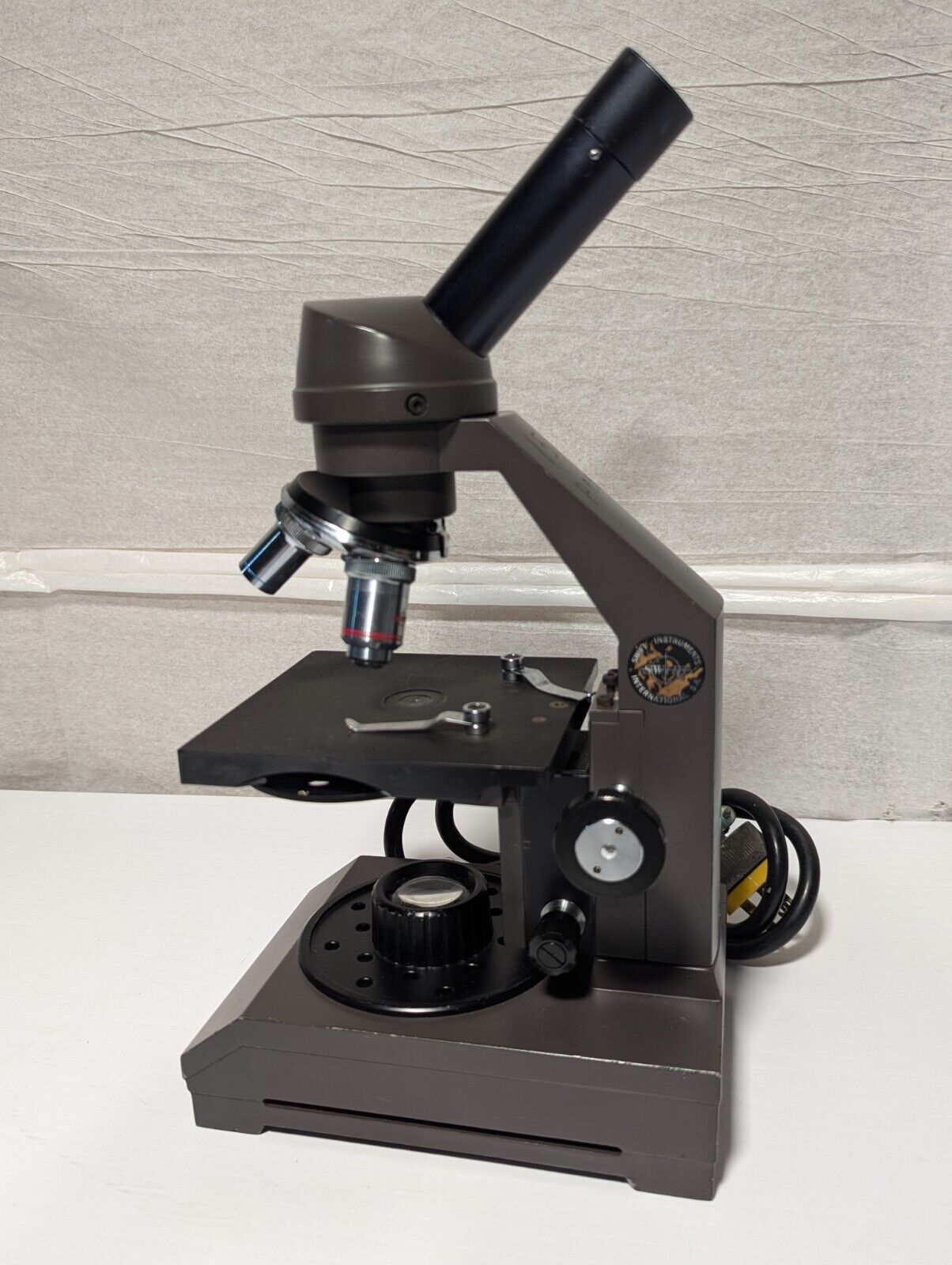 Swift Instruments Series 2240 Microscope 40x 10x & 4x Objectives