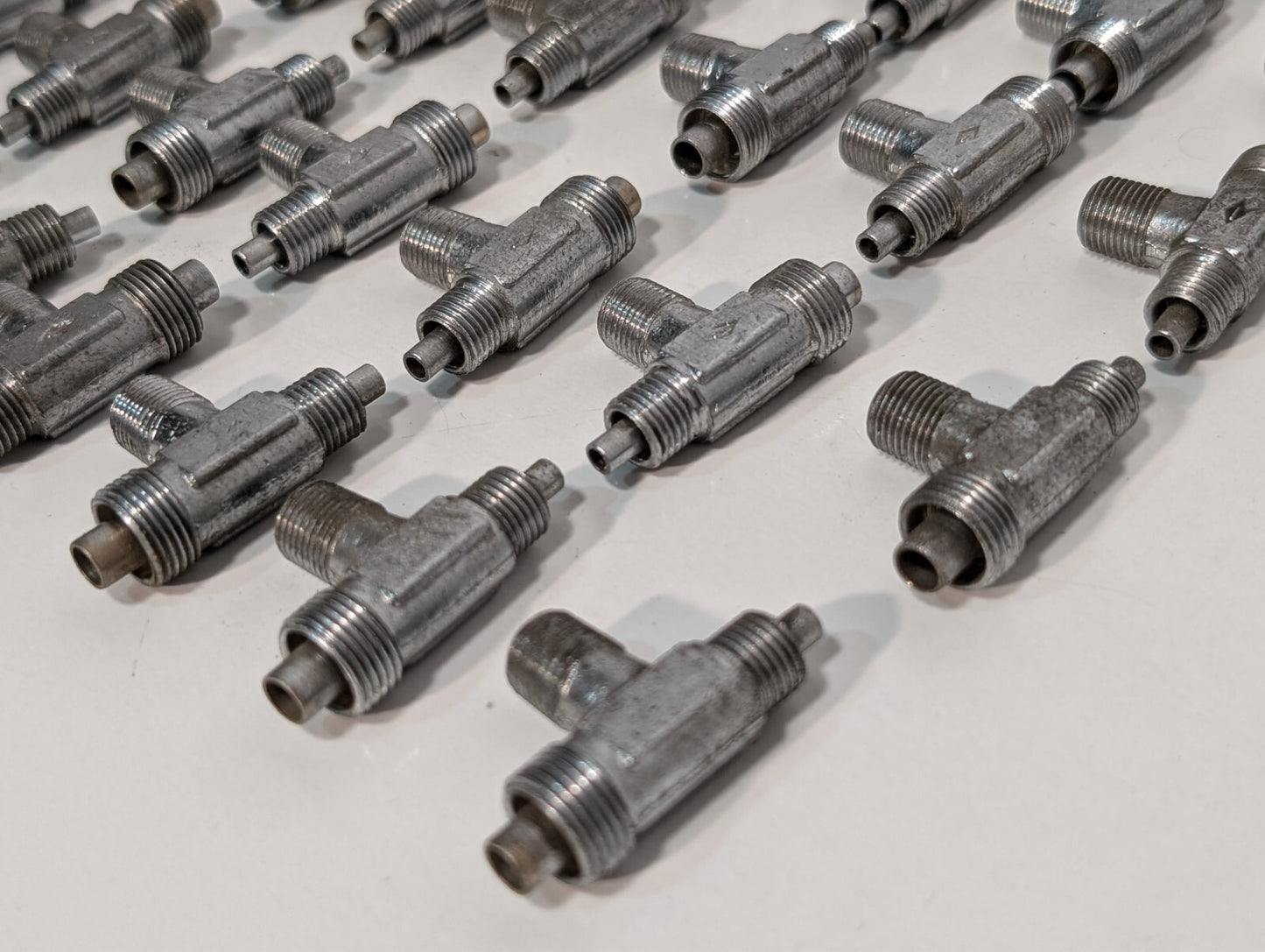 (5) Steel Tee Flared Hydraulic Tube Pipe Thread Fitting