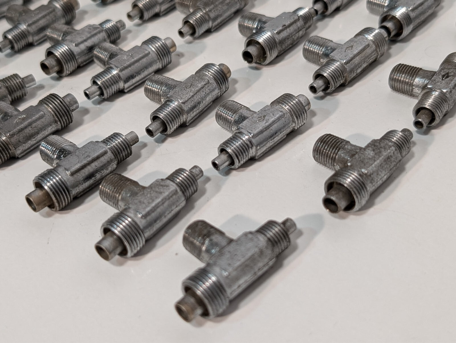 (5) Steel Tee Flared Hydraulic Tube Pipe Thread Fitting