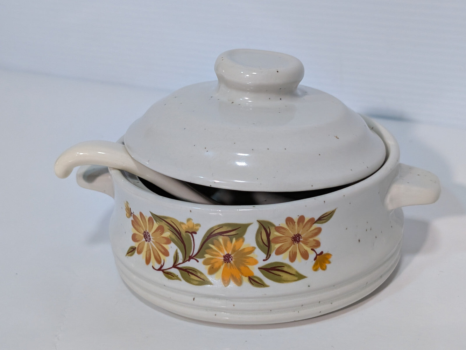 Vintage JMP Capri Bake Serve'nStore Stoneware Daisy Flowers, Pot Pie, Lid, Ladle