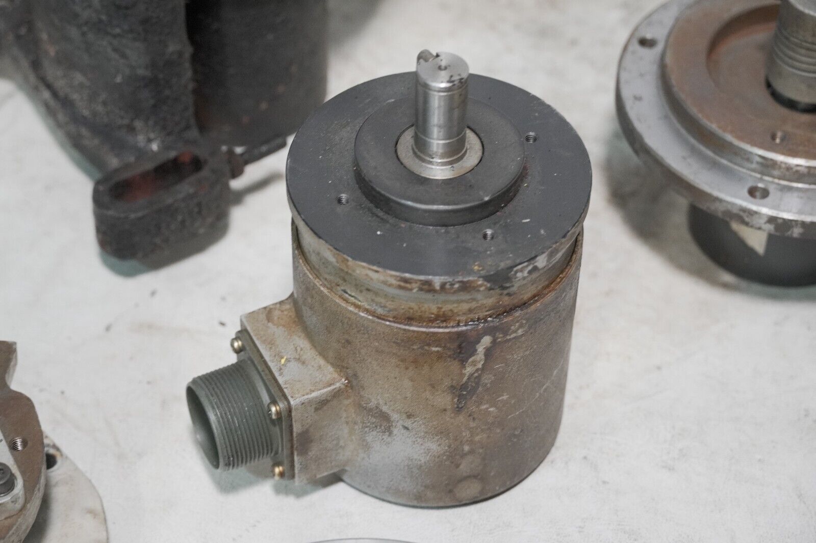 Lot of 16 rotary encoders: mostly Mitsubishi, Tamagawa OSE-5KN-6-12-108