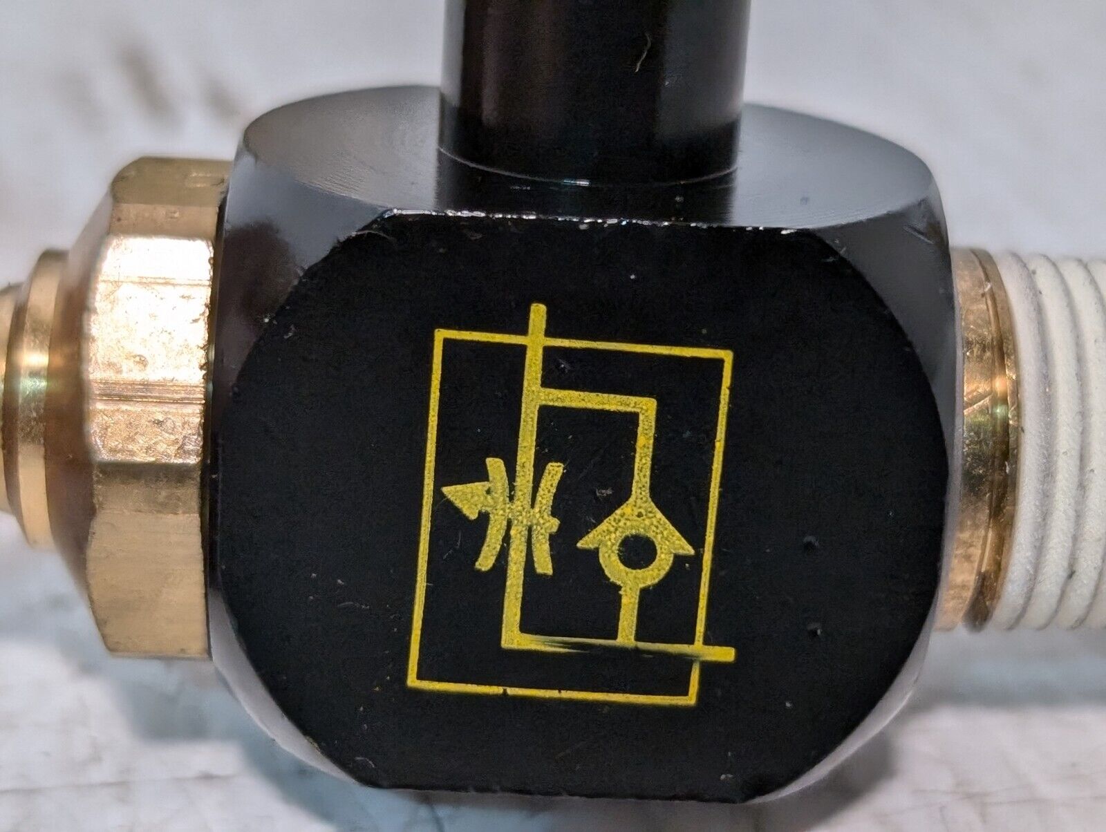 Parker FC701-4-6 Flow Control Valve, 1/4" Tube,  3/8" NPT - Free Shipping