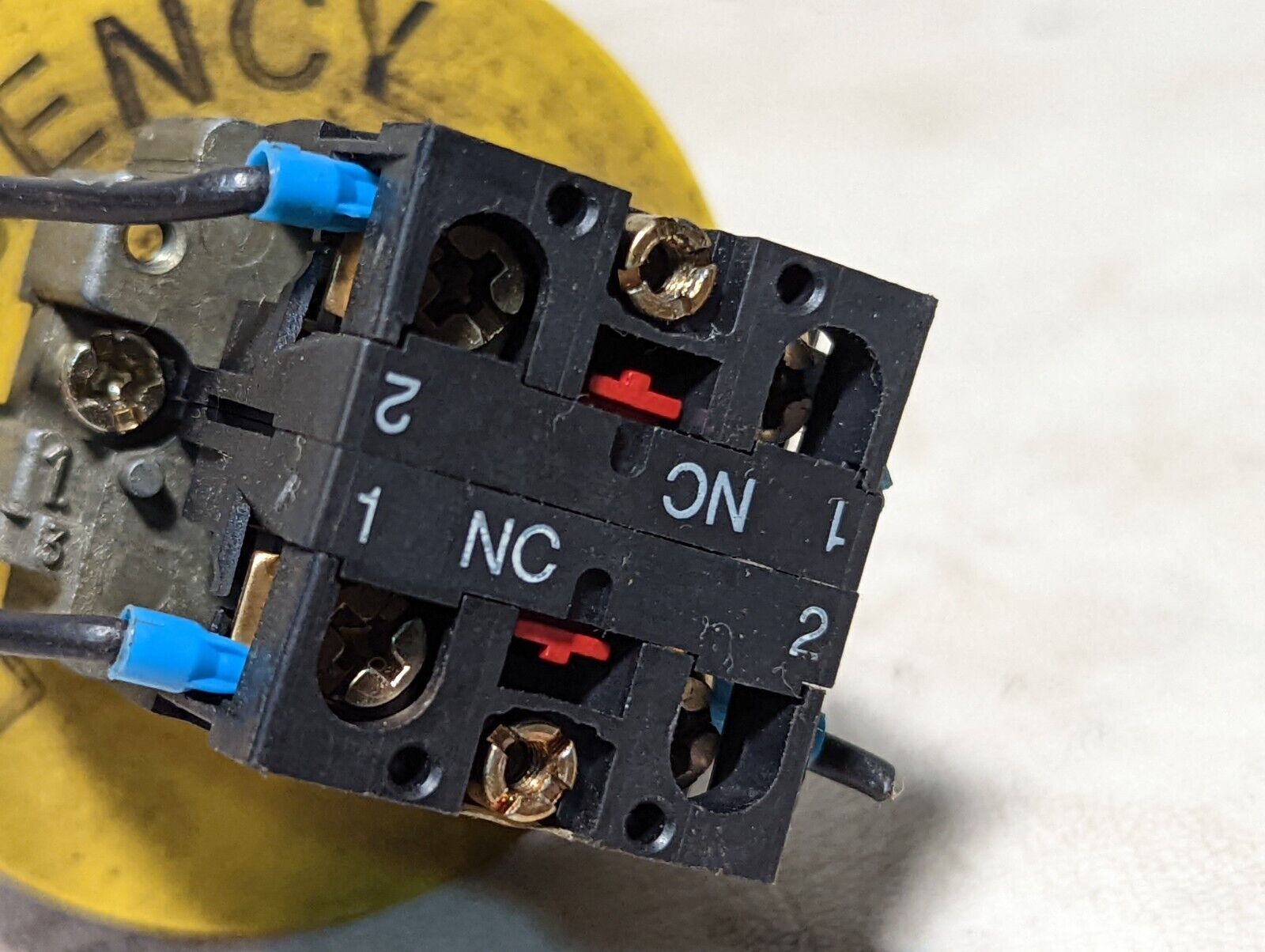 Telemecanique ZB2-BE102 red pushbutton switch