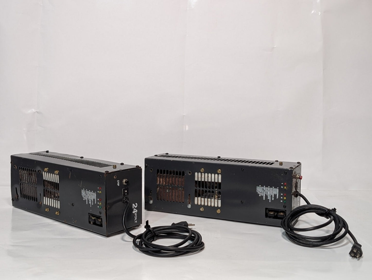 [1] Raymond SVR24251205/6 24 Volt GNB Pallet Pro Battery Charger