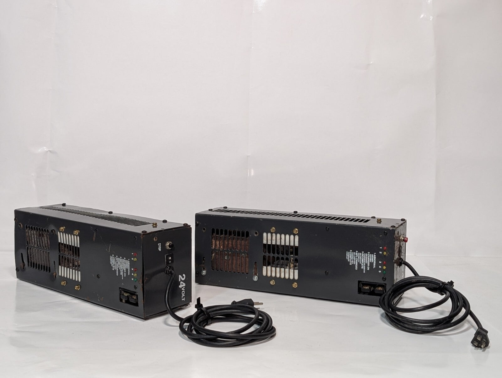 [1] Raymond SVR24251205/6 24 Volt GNB Pallet Pro Battery Charger