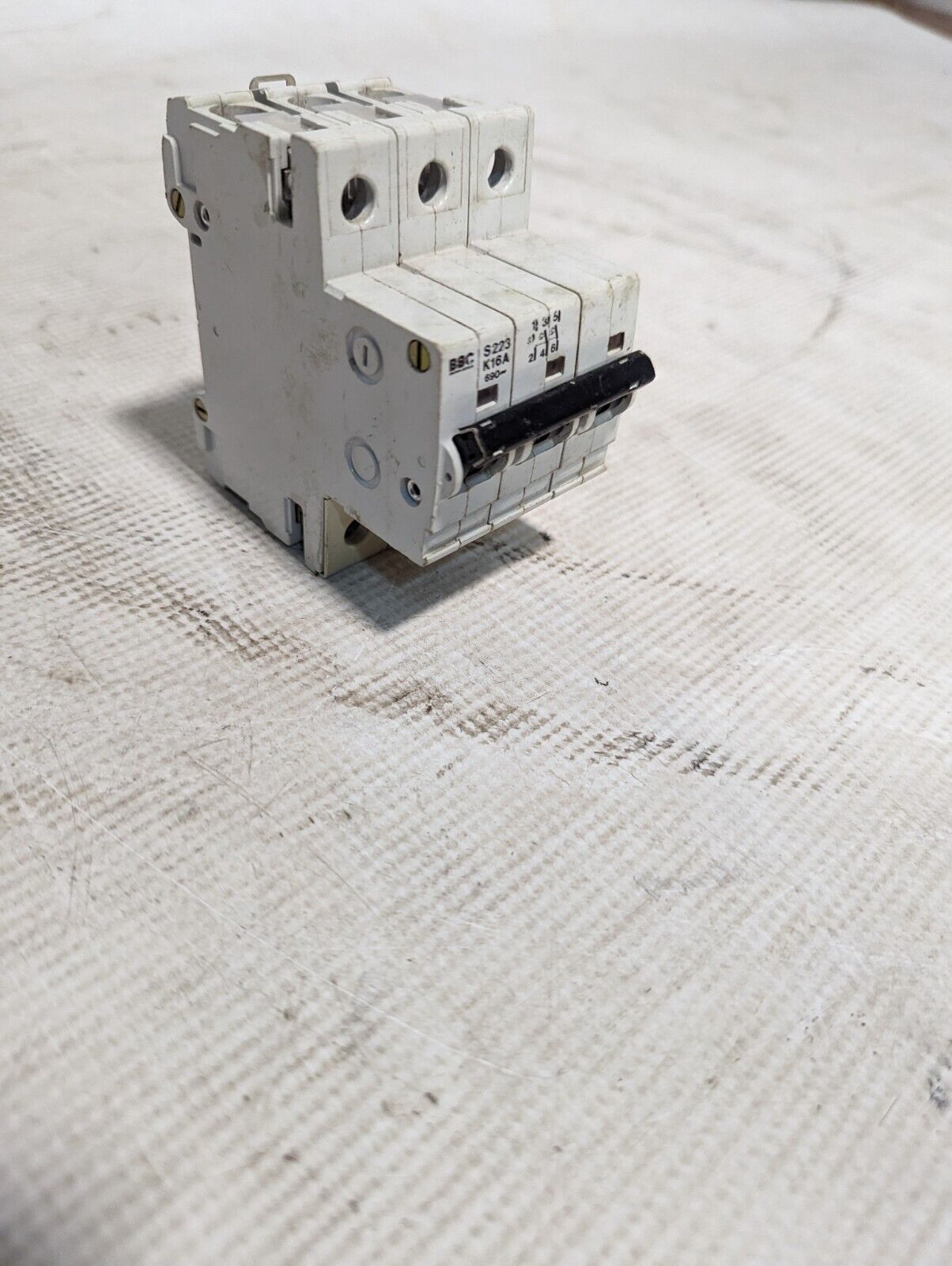 Lot of 2 BBC S223 K16A Circuit Breakers, 16A