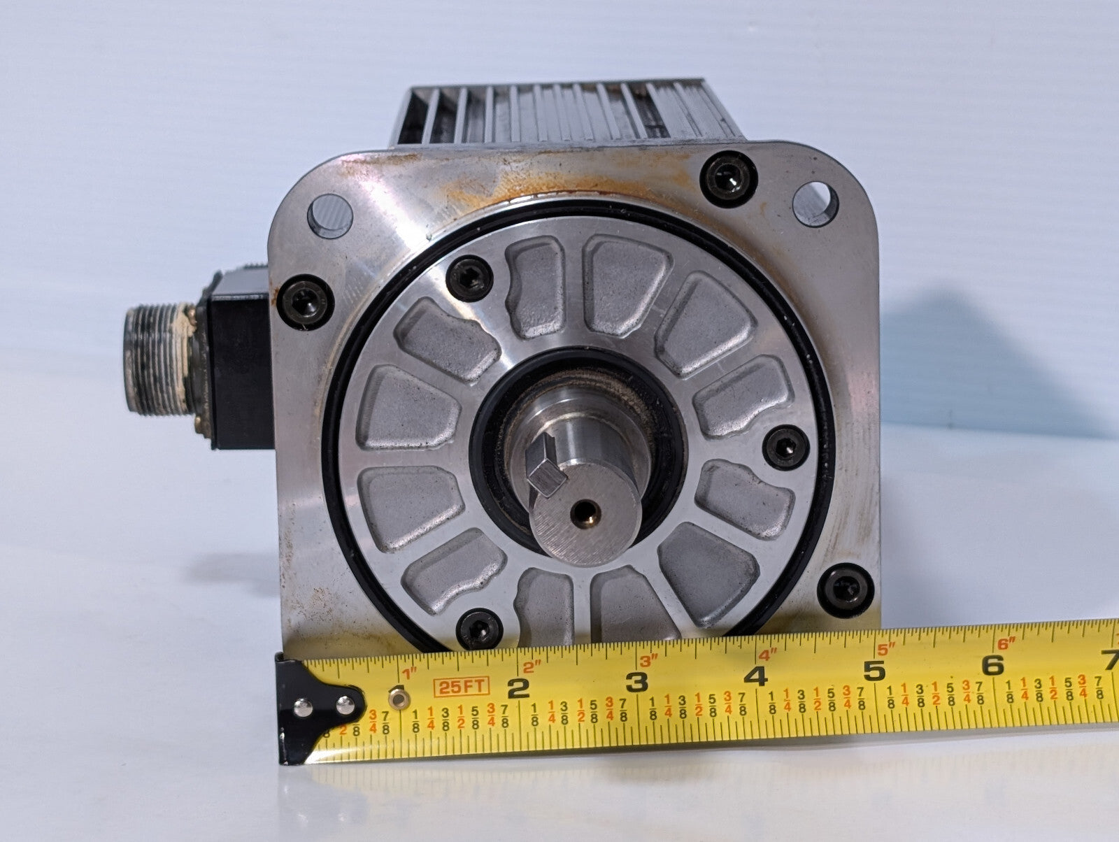Yaskawa Electric SGMG-13A2AB AC Servo Motor W1300 N.M 8.34, A10.7, 1500RPM, 9803