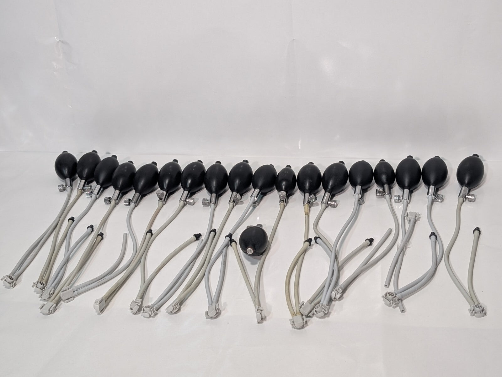 [19] Black Manual Inflation Pump Sphygmomanometer Blood Pressure Latex Ball Bulb