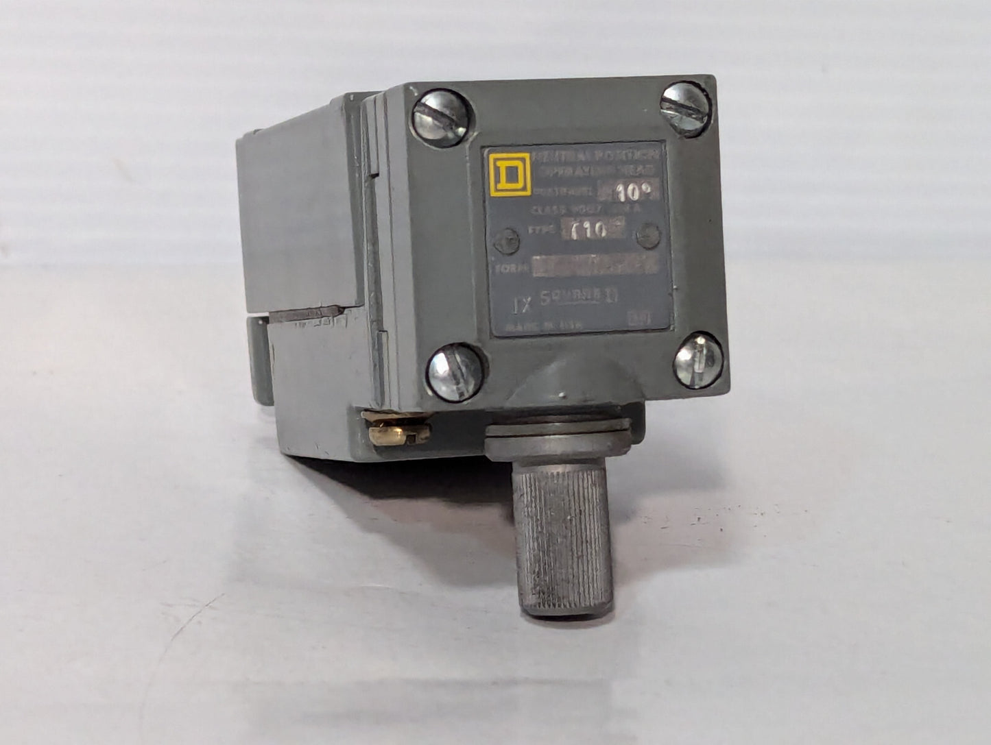Square D 9007-C68T10 Mechanical Turret Head Position Switch, 10° Pre-travel Arm