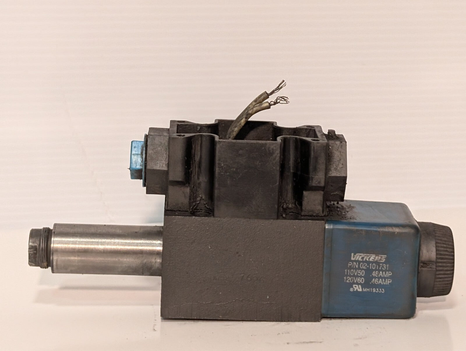 Vickers 02-101731 and Unidentified Hydraulic Valve
