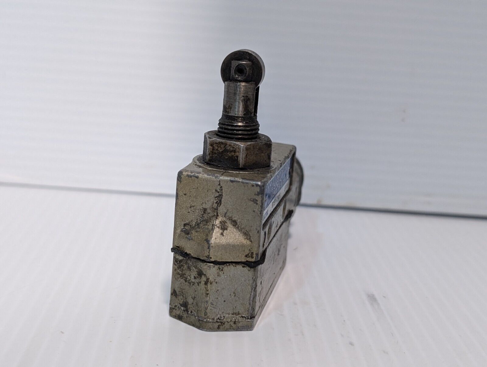 Yamatake Honeywell DTE6-2RQ9 Micro Switch/Limit Switch