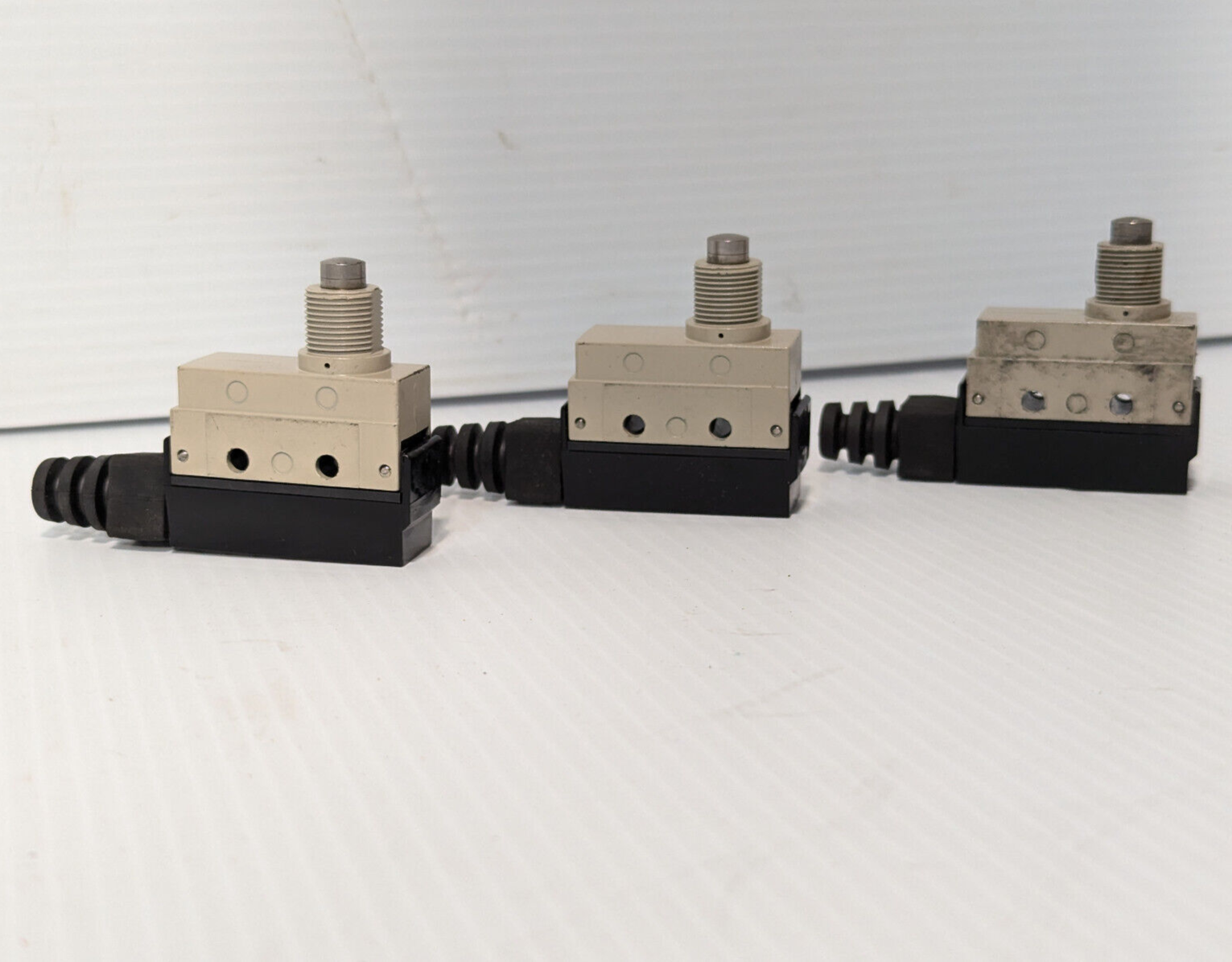 Omron SHL-D55 roller plunger limit switch, EN 60947-5-1, 250V, free shipping