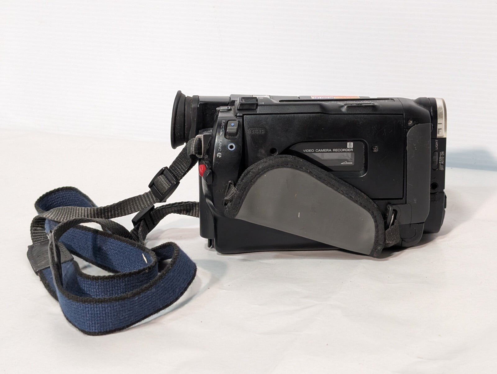 Sony CCD-TR67 Video8 Handycam 8mm Analog Camcorder With Battery + Power Adapter