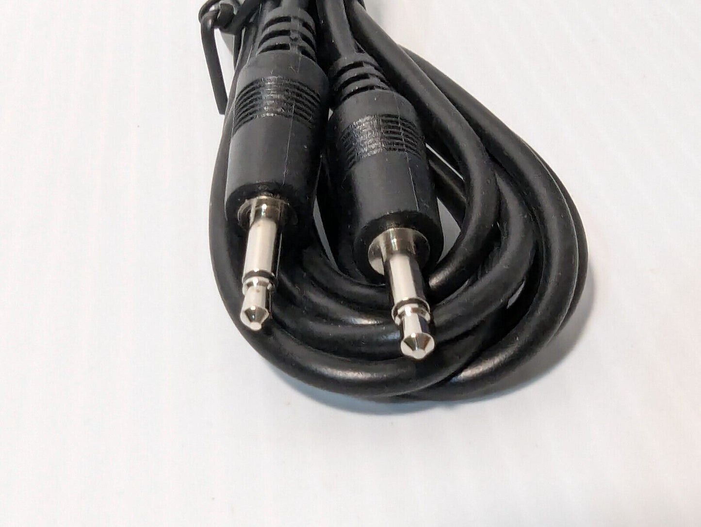 Lot of 1x VGA Termination Plug and 3x 3.5mm Mini Phono Plugs - Free Shipping
