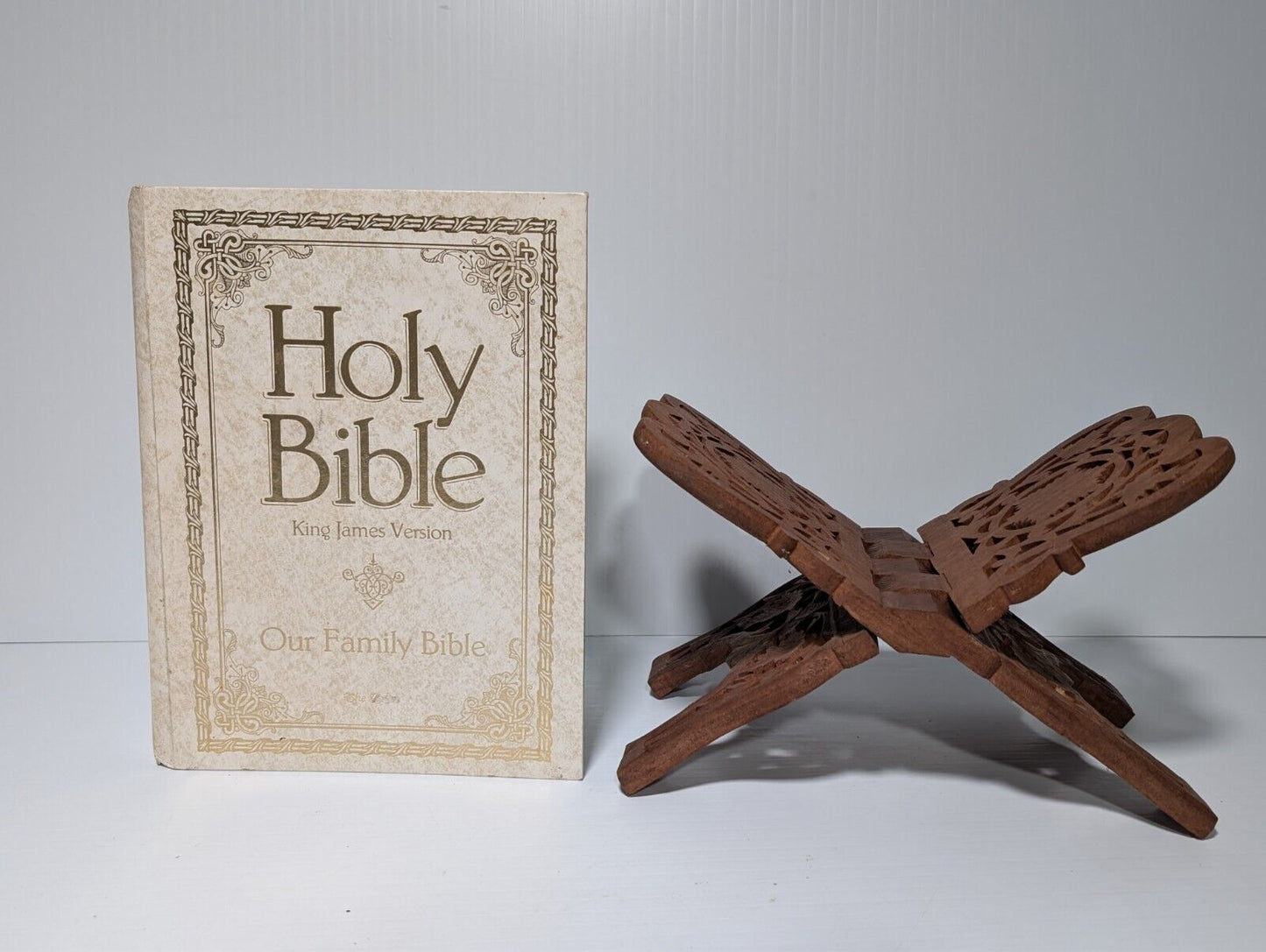 Vintage Nelson Regency 702WM Holy Bible KJV King James Version W/ Carved Stand