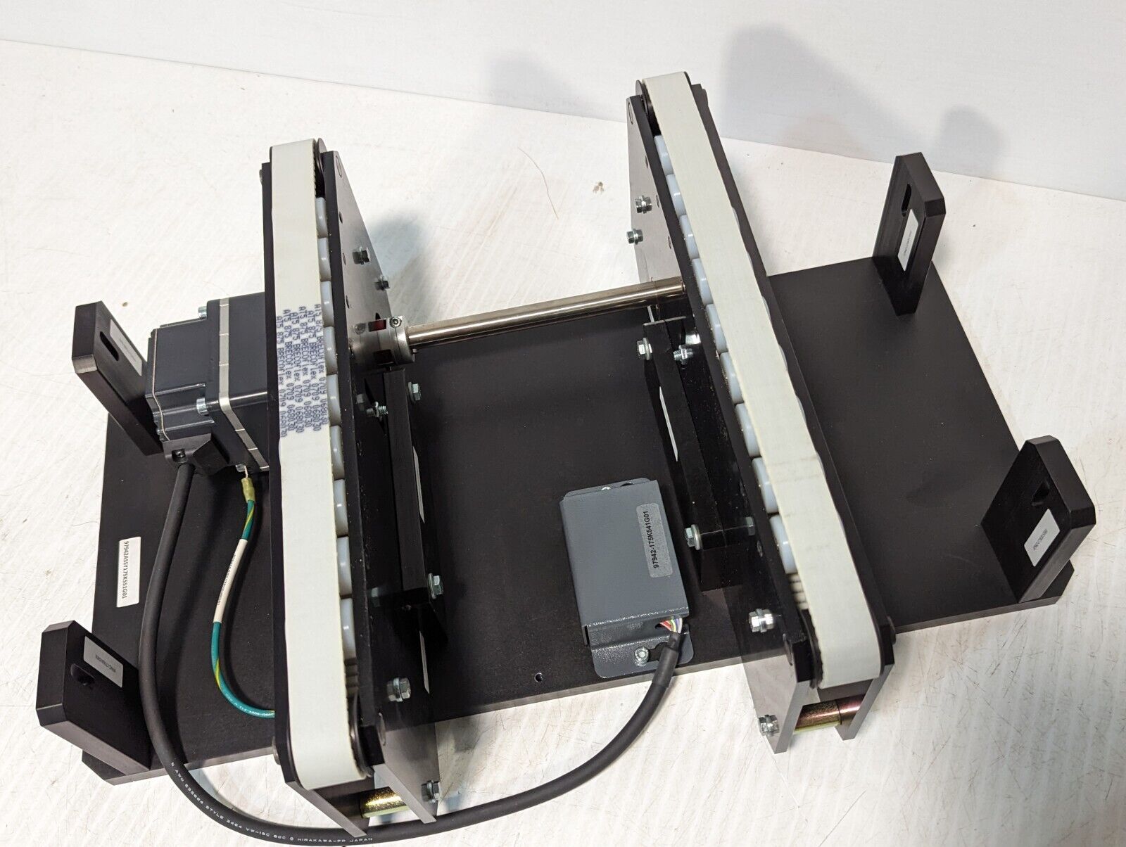 97942ASSY175K551G01 Conveyor Belt w/Vexta AXHM450KC-GFH Motor - Free Shipping