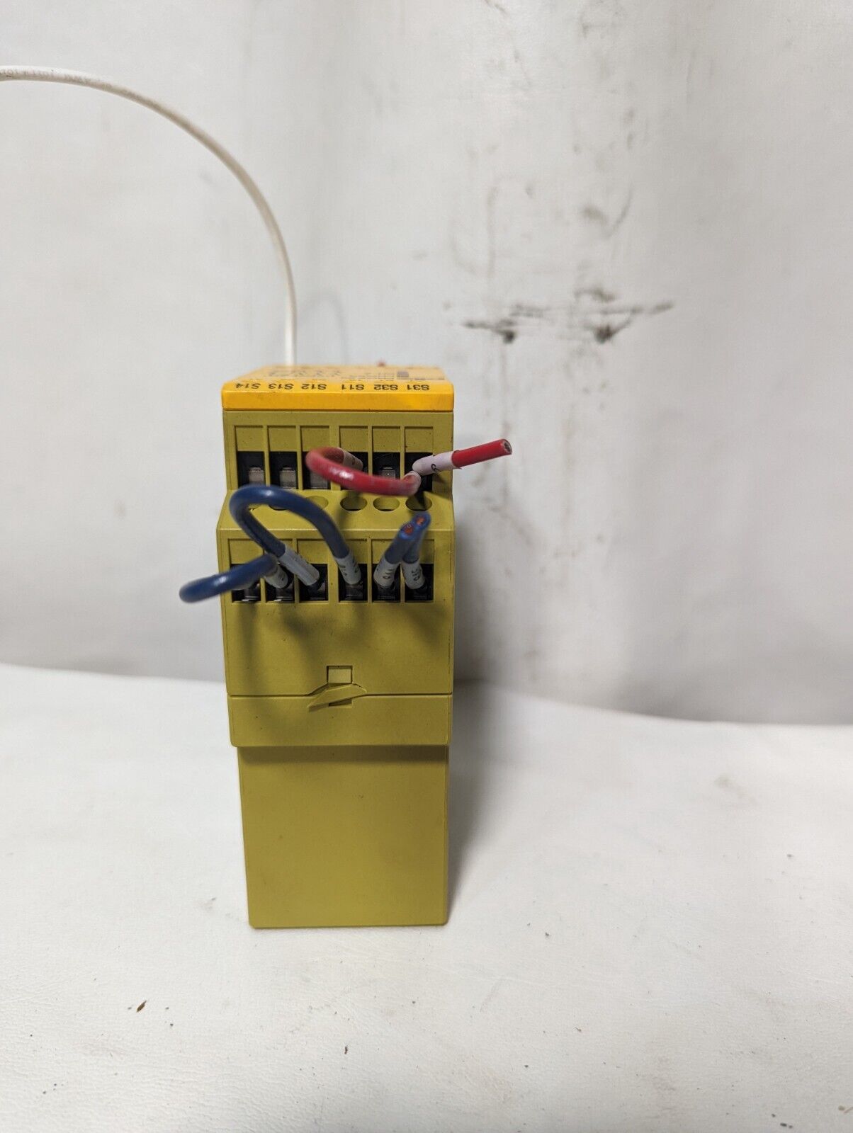 pilz PNOZ X3 safety relay, 120VAC, 24VDC, automatic/monitored start