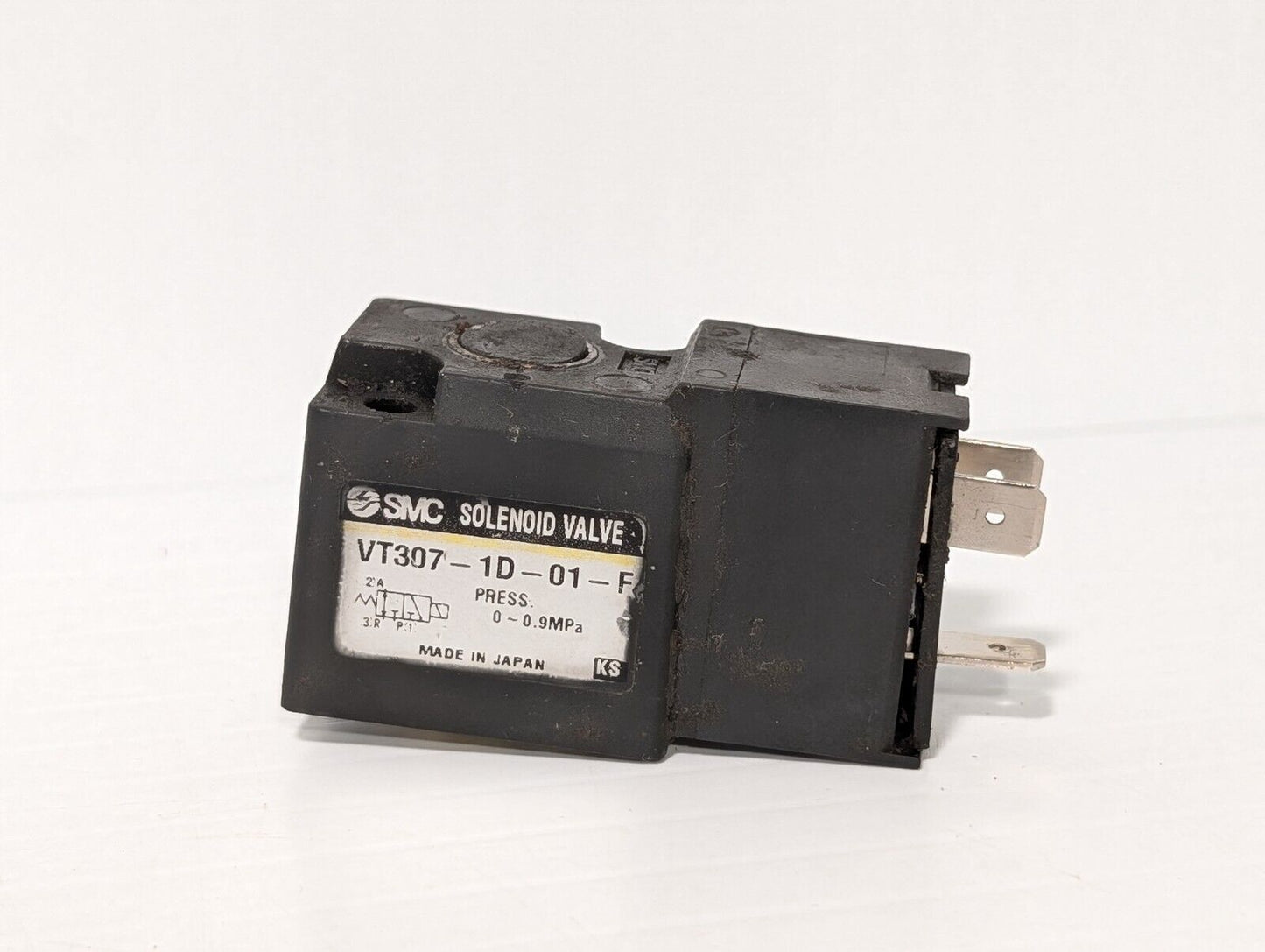 SMC VT307-1D-01-F Solenoid Valve Coil, 2 Bolt, 26V, 100VAC 50/60Hz, DC21-26V