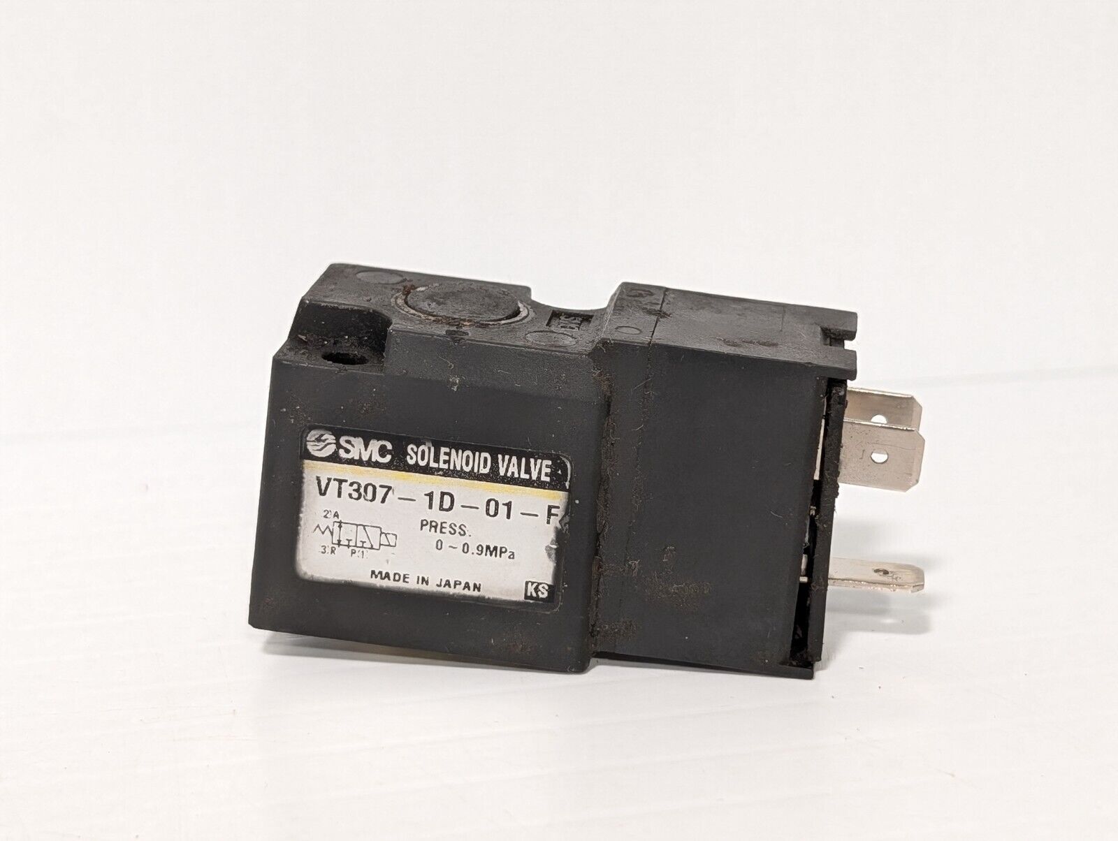 SMC VT307-1D-01-F Solenoid Valve Coil, 2 Bolt, 26V, 100VAC 50/60Hz, DC21-26V