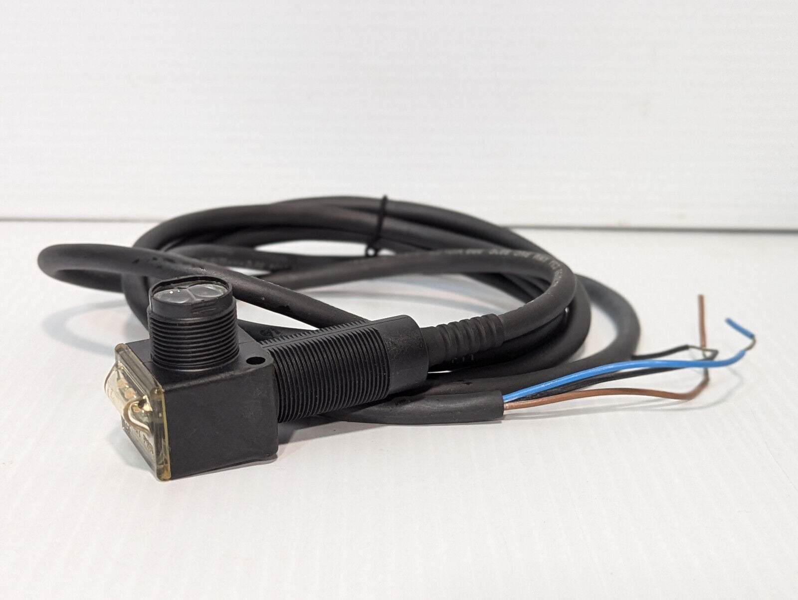 Allen Bradley 42EF-R9SCB-A2 RightSight Photo Switch, Trans. Beam Receiver, 20m