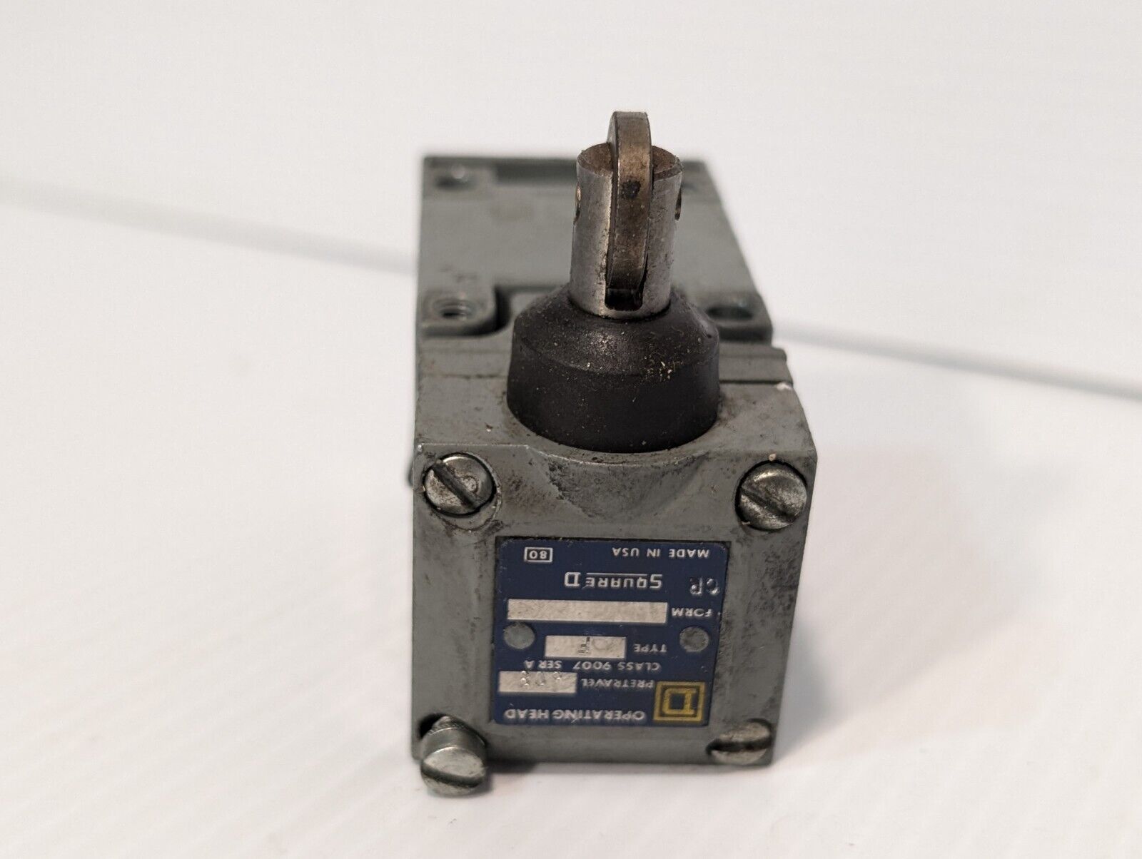Square D 9007C54B2Y2051 Limit Switch with another 9007C54B2 part