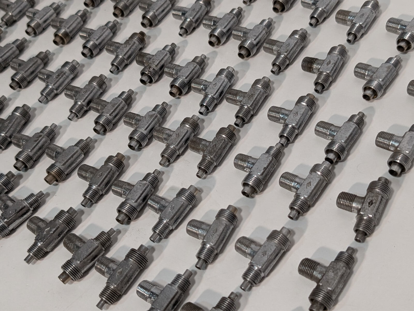 (5) Steel Tee Flared Hydraulic Tube Pipe Thread Fitting