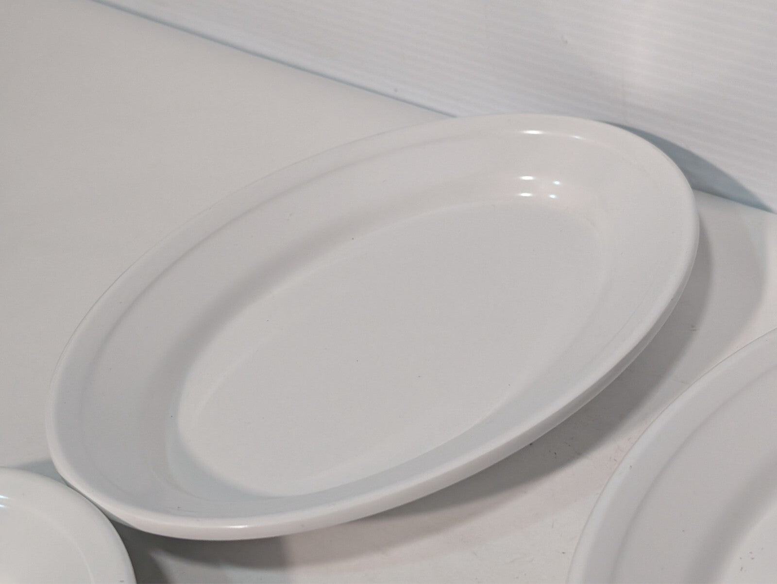 (8) Carlisle 4356325 Dallas Ware 9 1/4" x 6 1/4" White Oval Melamine Platter